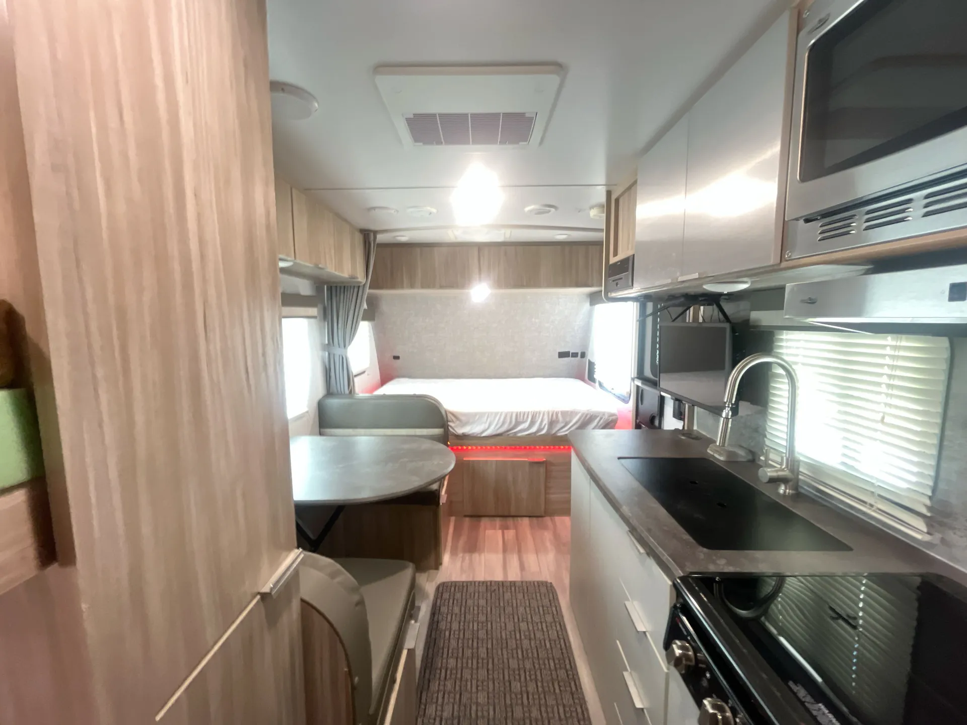 2021 Winnebago Micro Minnie 1800BH — living area main