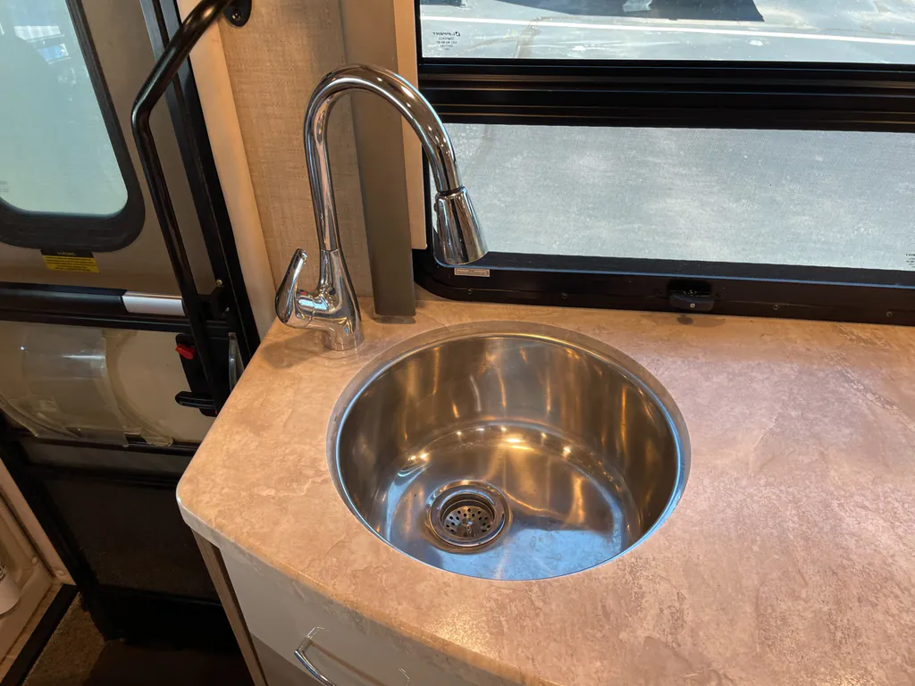 2020 Thor Motor Coach Tiburon 24FB, Photos photo 8