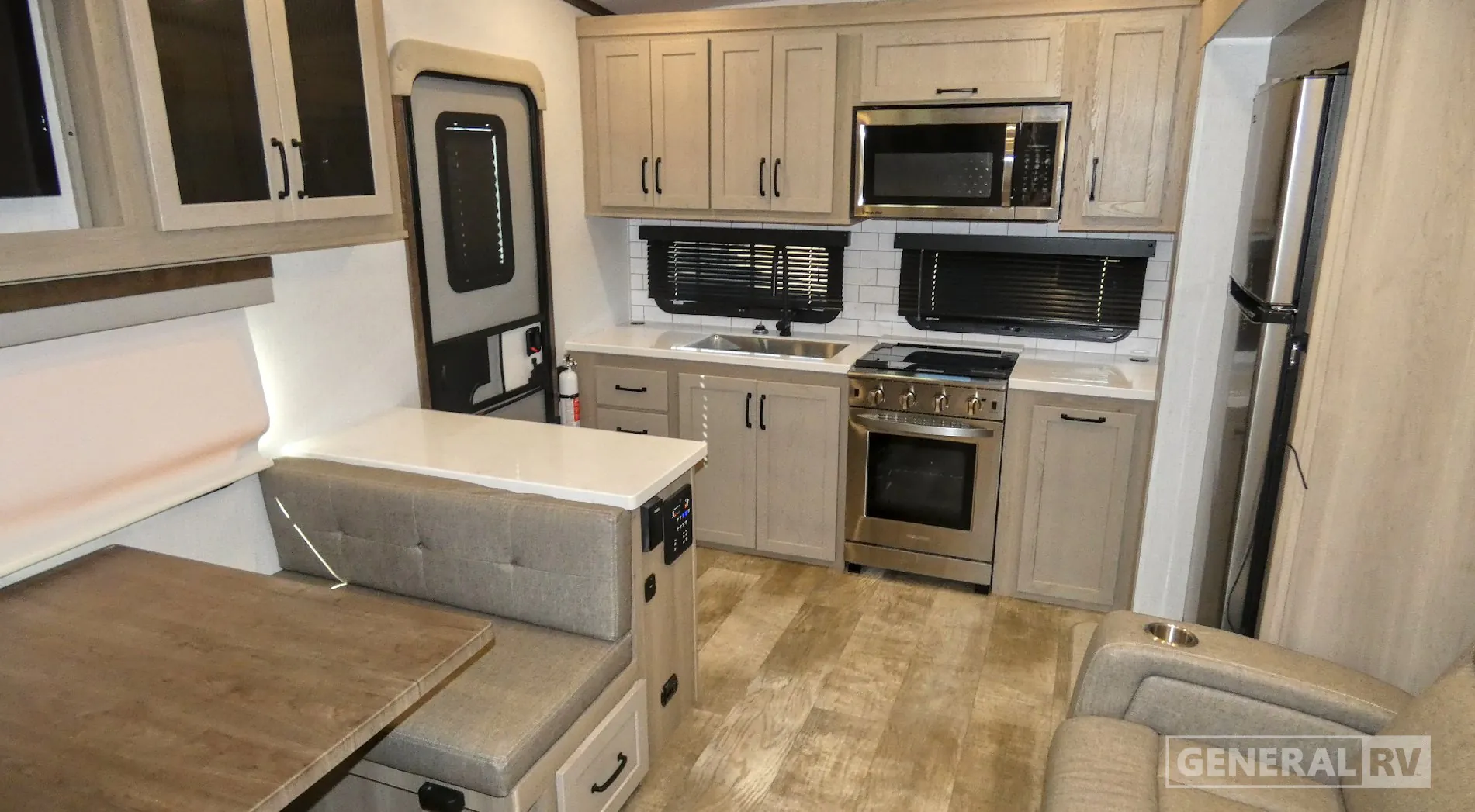 2024 Forest River Rockwood Signature 282RD - Photo 3