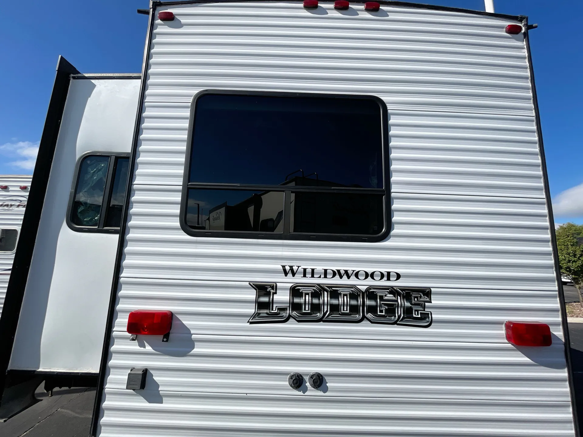 2018 Forest River Wildwood Lodge 385FLBH — backside