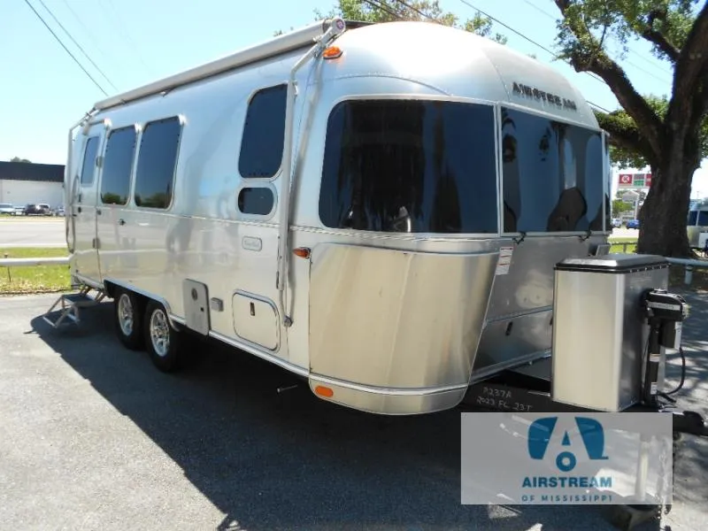 2023 Airstream Flying Cloud 23FB - Photo 2