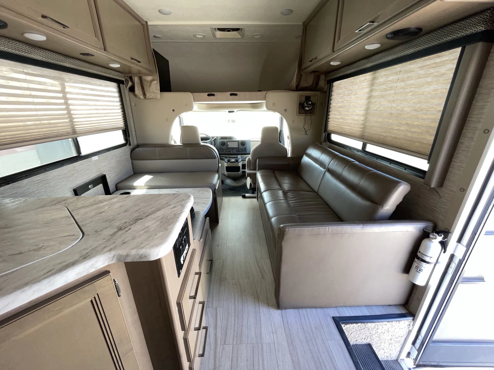 2021 Thor Motor Coach Coleman 26CM — living area main