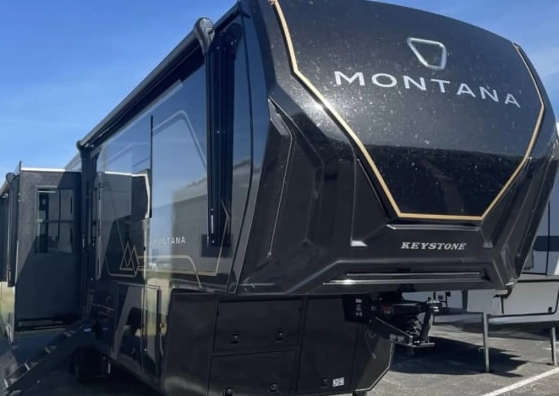 2026 Keystone Montana 3100RL - Photo 2