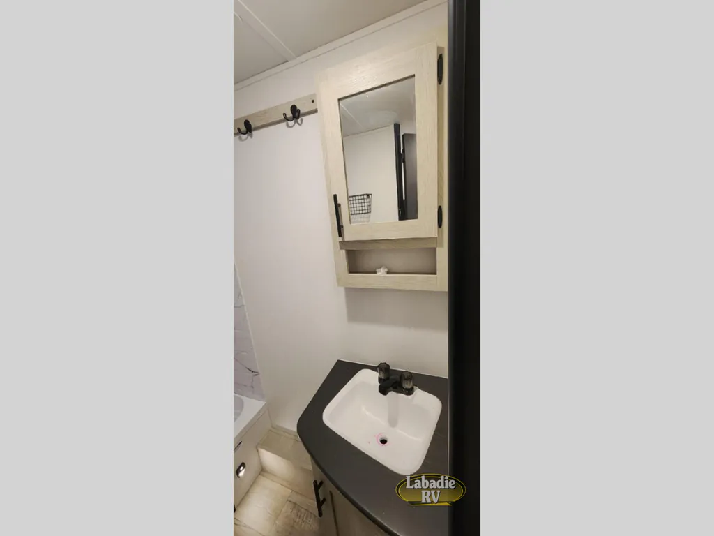 2027 Shasta RVs i-5 Edition 525RS, Photos photo 20