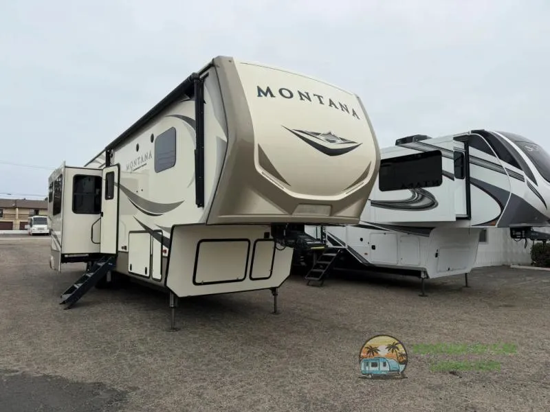 2019 Keystone Montana 3790RD - Photo 2
