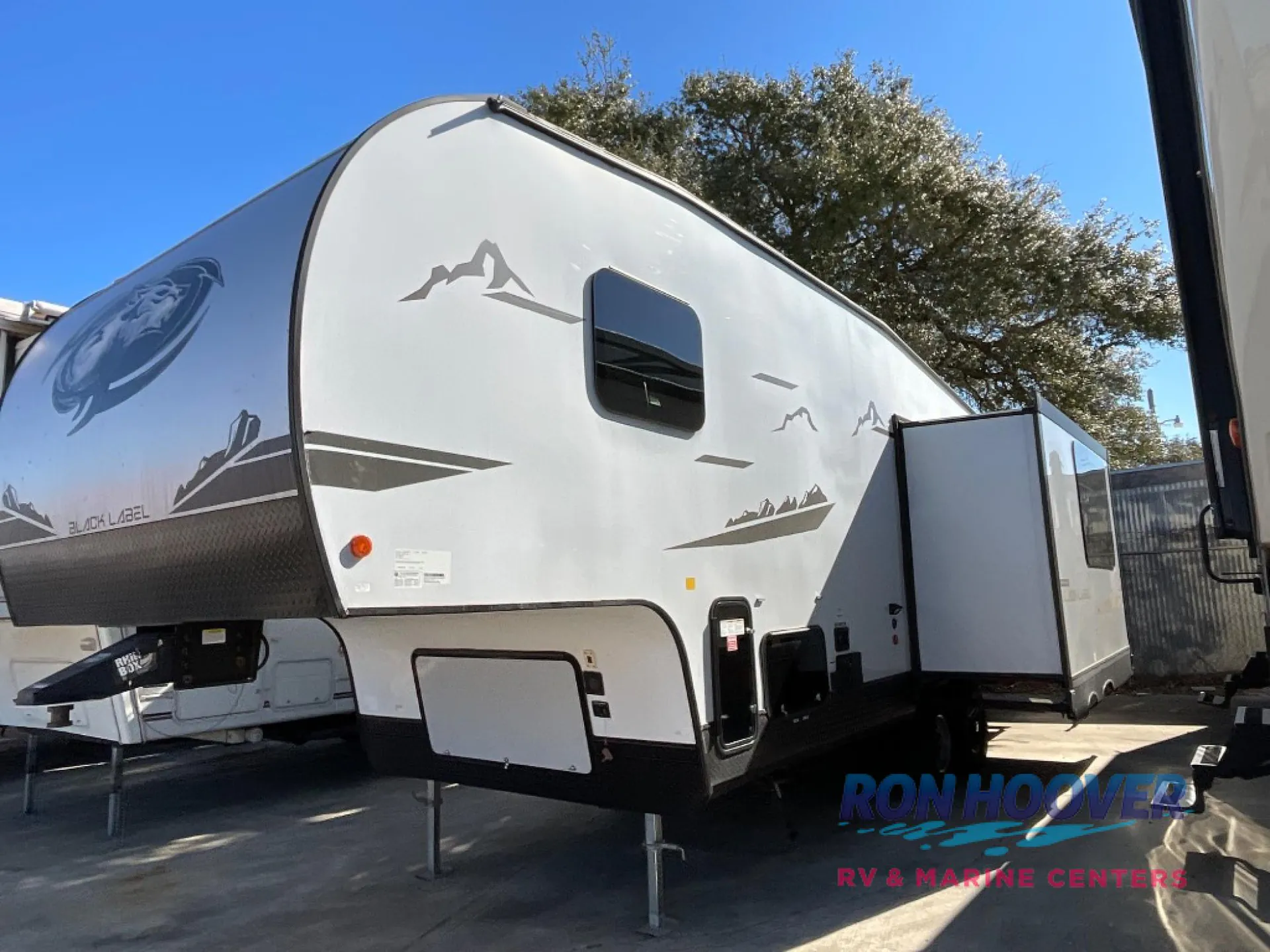 2023 Forest River Cherokee Black Label 243TRBL - Photo 3