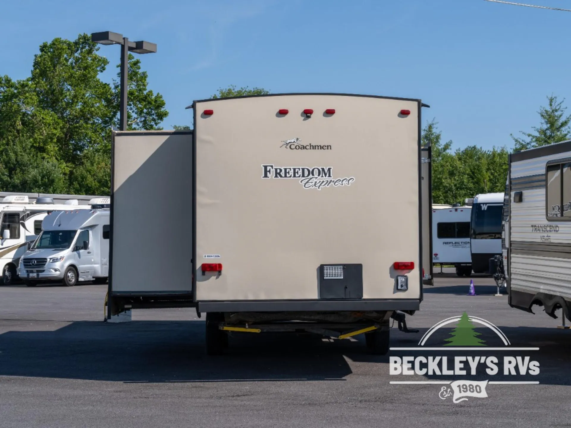 2017 Coachmen Freedom Express 320BHDS - Photo 4