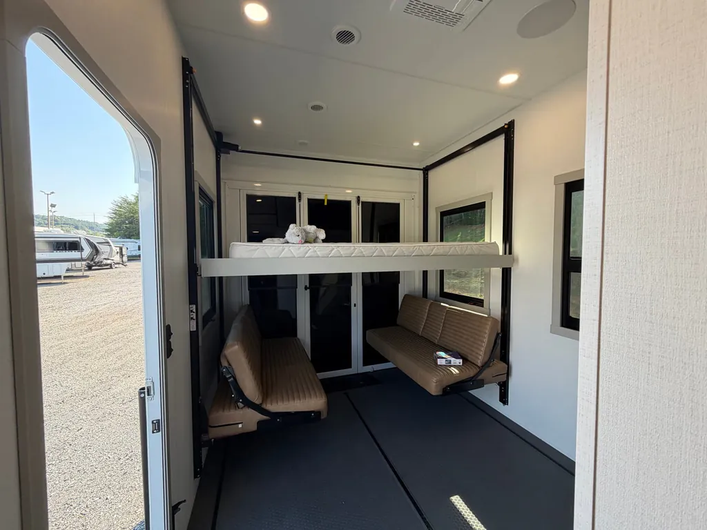 2026 Brinkley Model G 3970, Photos photo 17