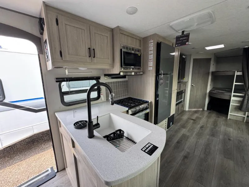 2026 Coachmen Catalina Legacy Edition 273DBHCK, Photos photo 12
