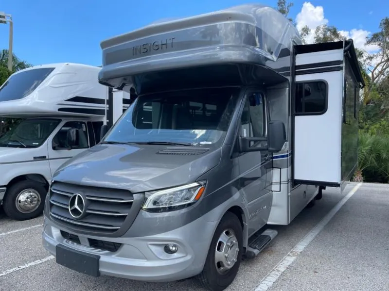 2025 Fleetwood Insight 25M - Photo 4