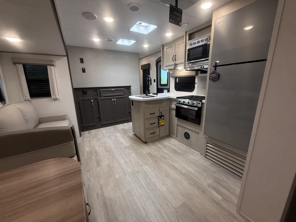 2027 Coachmen Catalina Legacy Edition 333DBDSCK, Photos photo 14