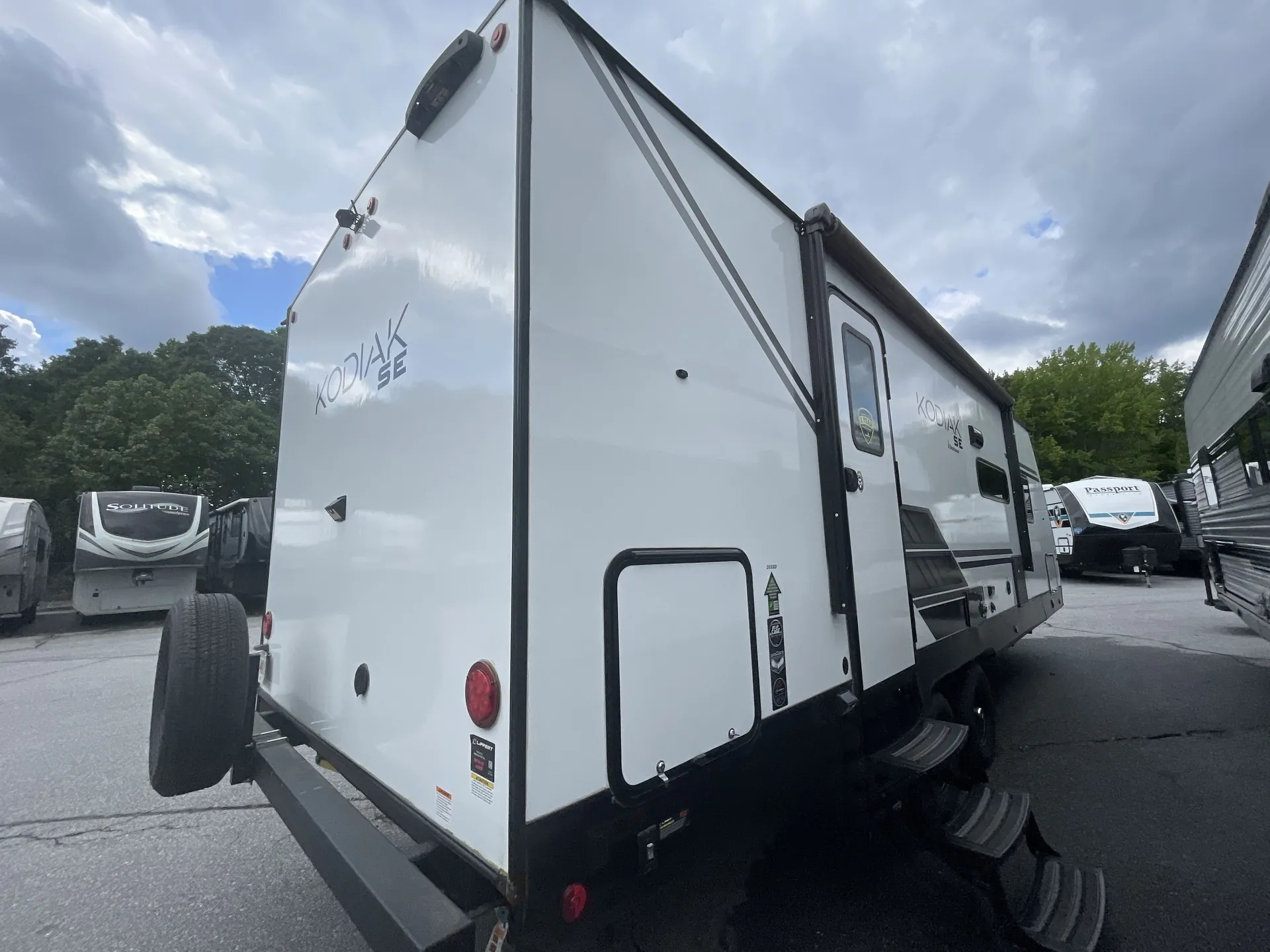 2024 Dutchmen Kodiak SE 26SRB — living area main