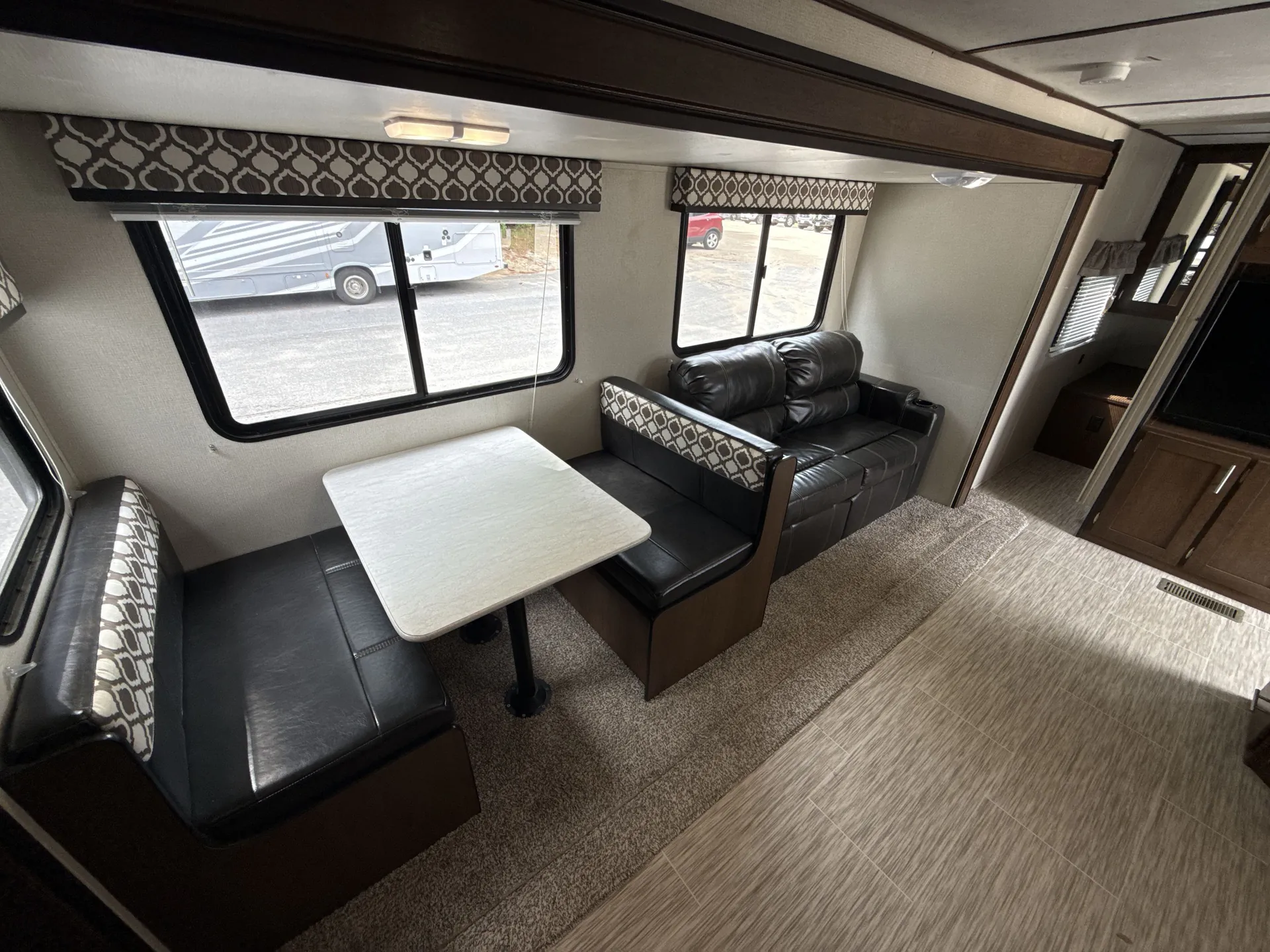 2019 Prime Time Avenger 29RBS — living area main