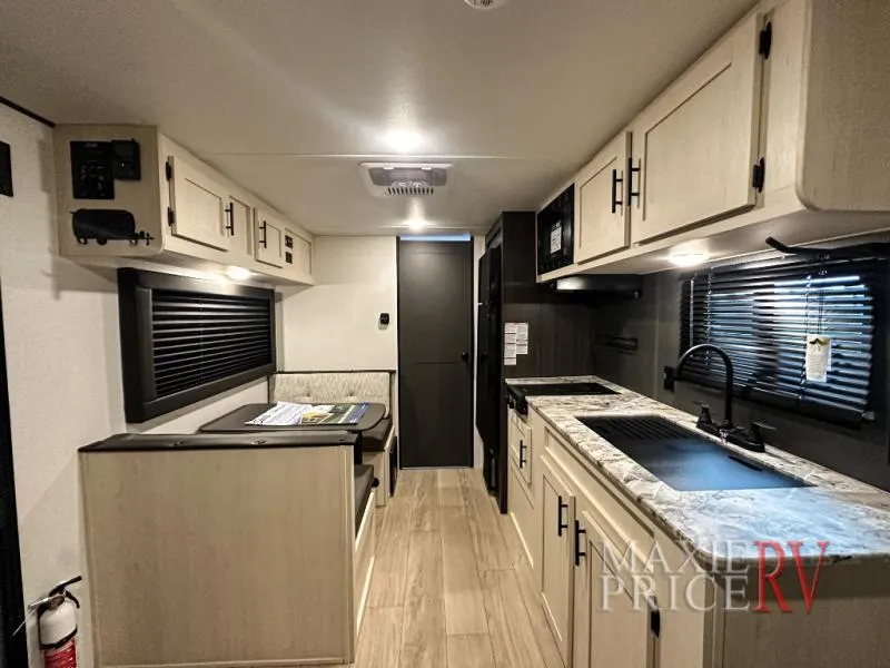 2027 Shasta Compact 18FQ - Photo 4