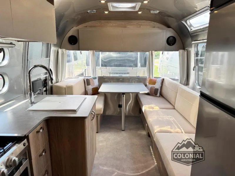 2027 Airstream Flying Cloud 25FB - Photo 3