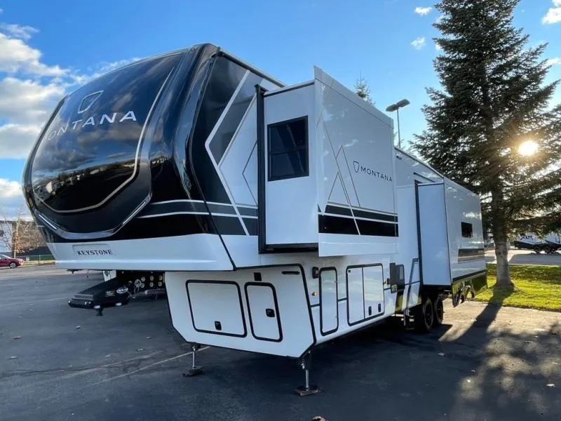 2026 Keystone Montana 3231CK - Photo 3