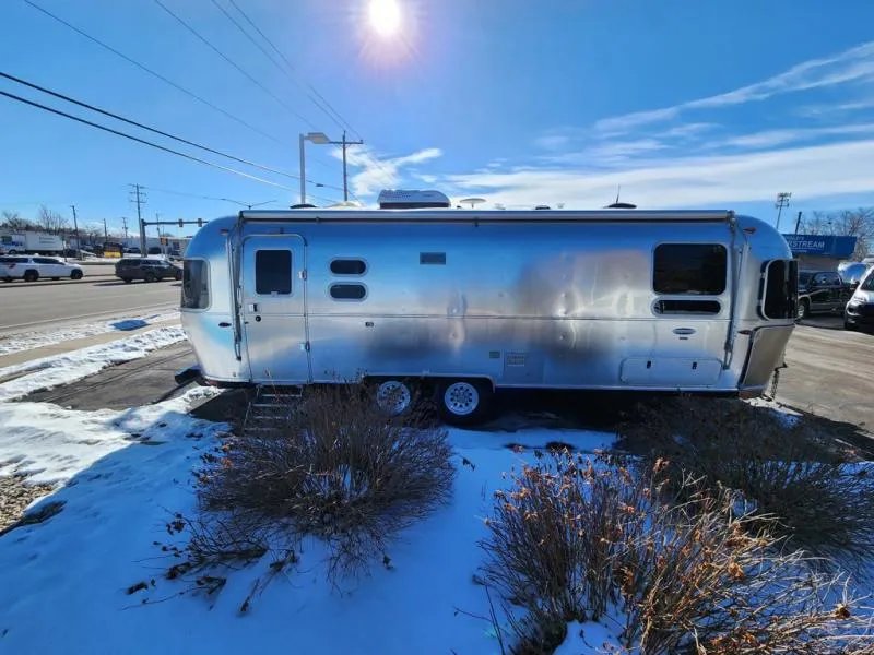 2018 Airstream International Serenity 27FB TWIN - Photo 2