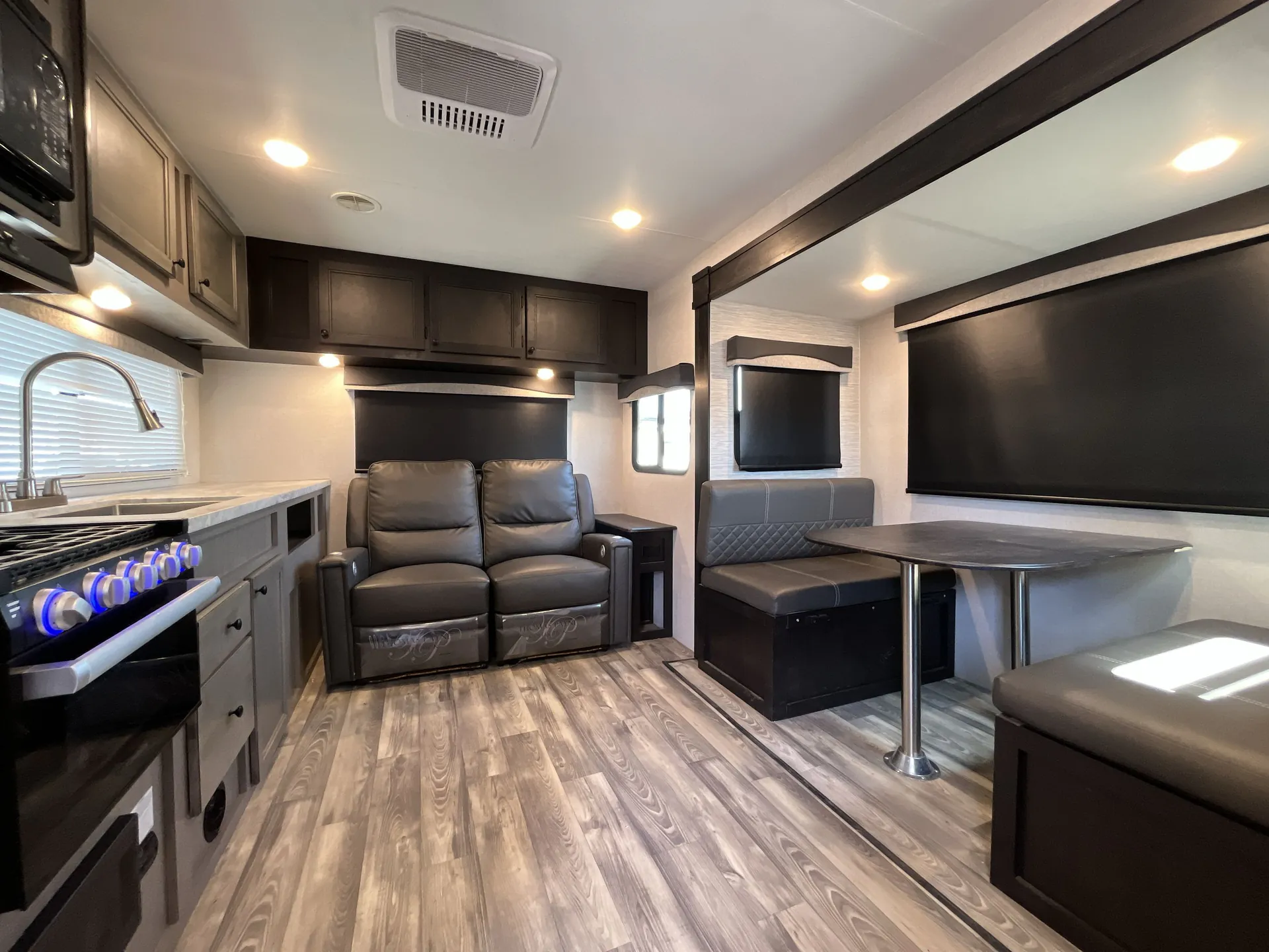 2022 Highland Ridge Mesa Ridge S-Lite 242RL — living area main
