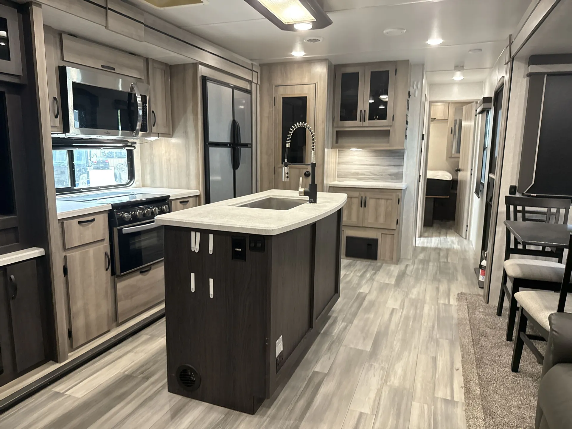 2021 Winnebago Voyage 3235RL - Photo 4
