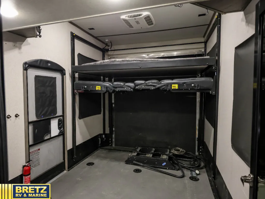 2021 Keystone Raptor 423, Photos photo 18