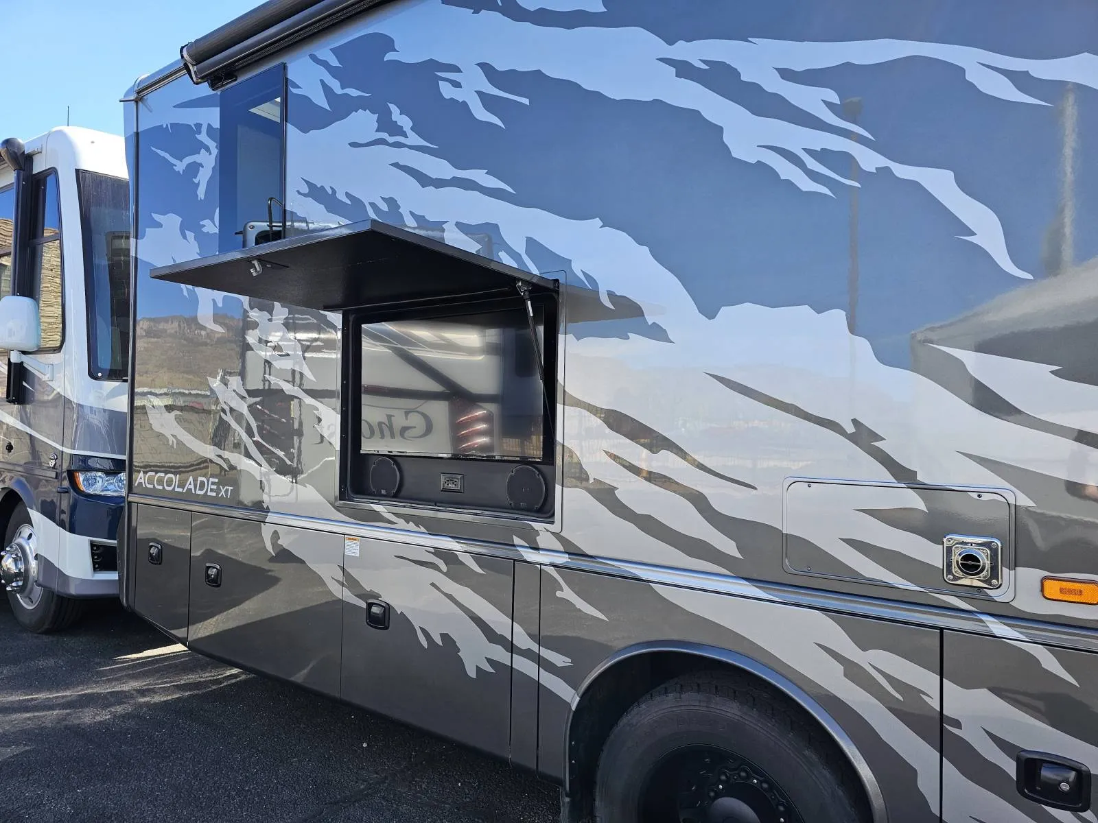 2025 Entegra Coach Accolade XT 32U - Photo 4