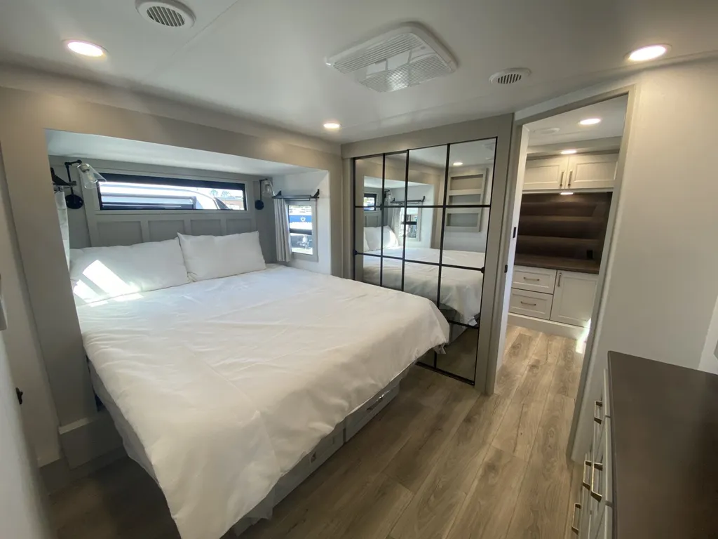 2026 Brinkley Model G 4150, Photos photo 25