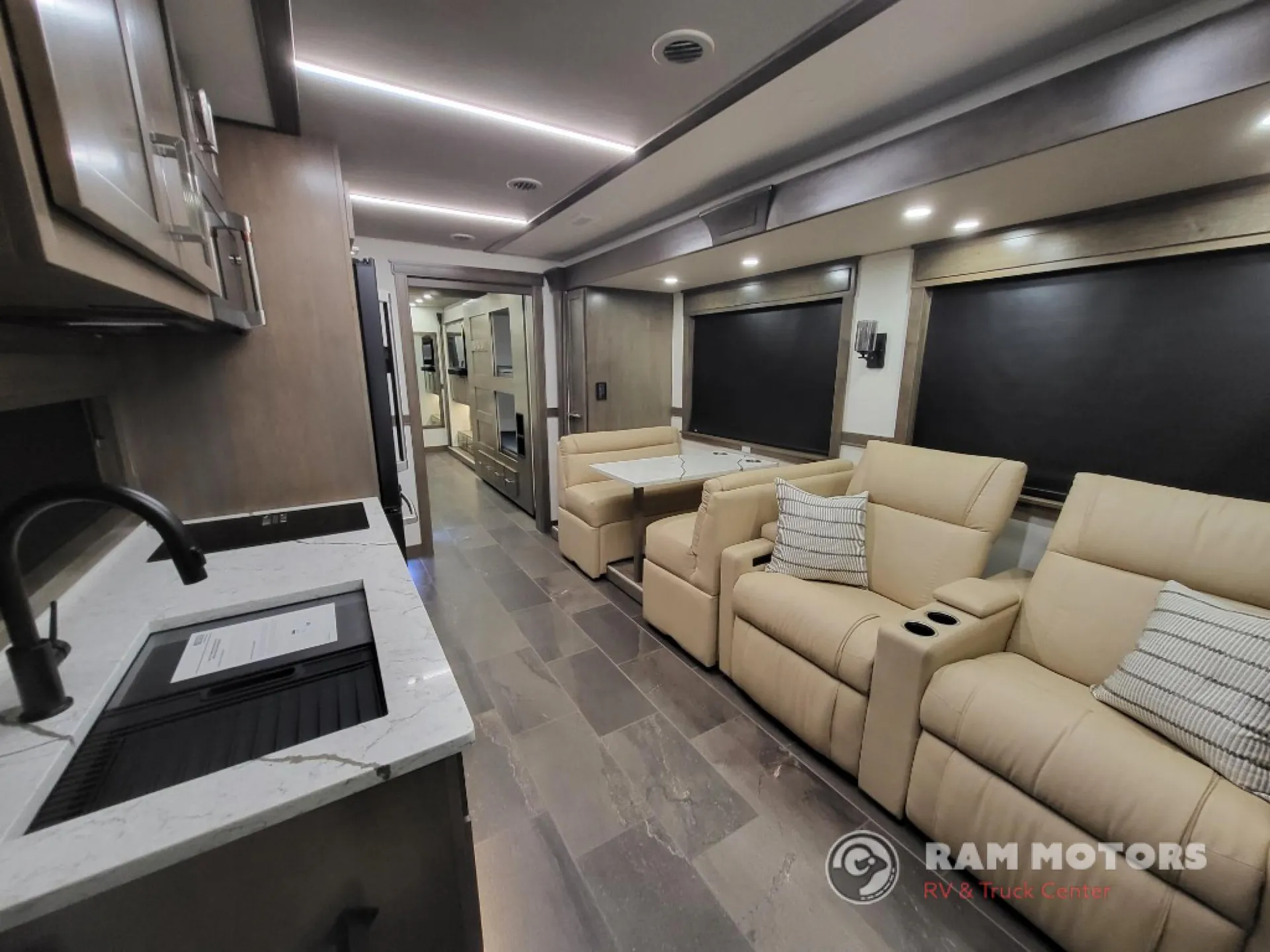 2027 Dynamax Corp Grand Sport 45CB - Photo 3