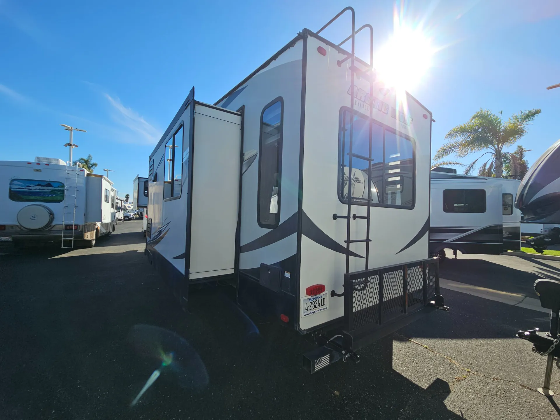 2021 Forest River Cherokee Arctic Wolf 3550 SUITE - Photo 4