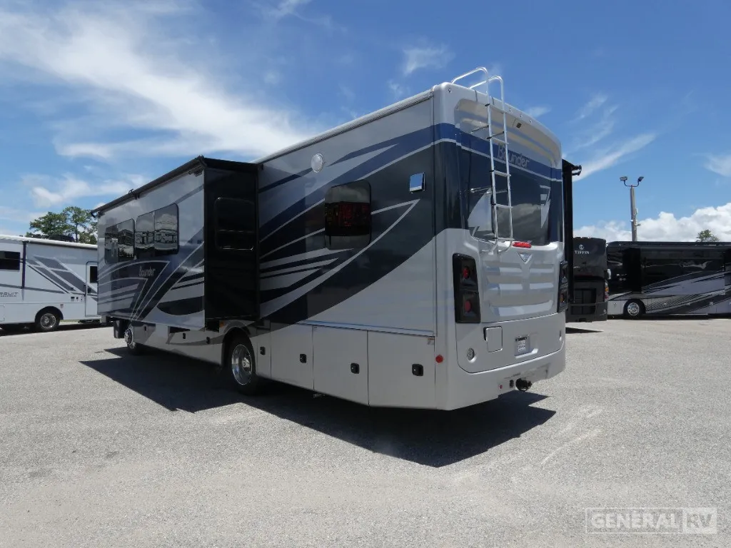 2026 Fleetwood Bounder 33C - Photo 4