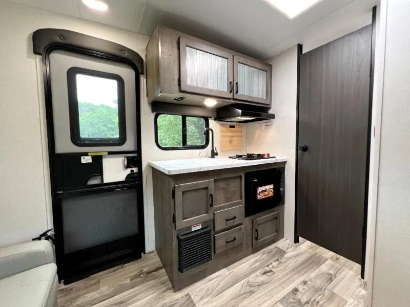 2023 DRV Luxury Suites Elite Suites Used    38 RESB3 - Photo 4