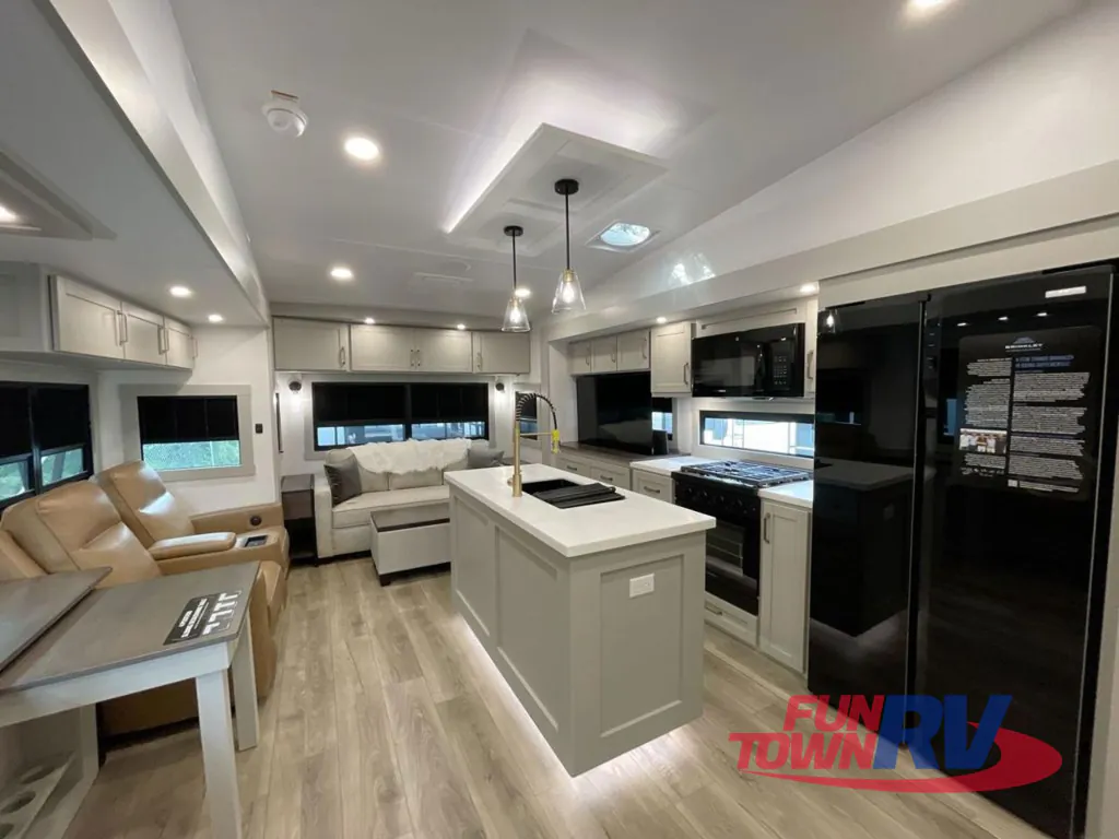 2026 Brinkley Model Z 3610, Photos photo 9