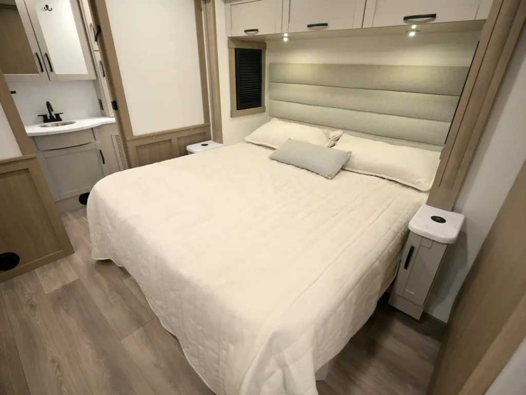 2027 Entegra Coach Vision XL 36C, Photos photo 31