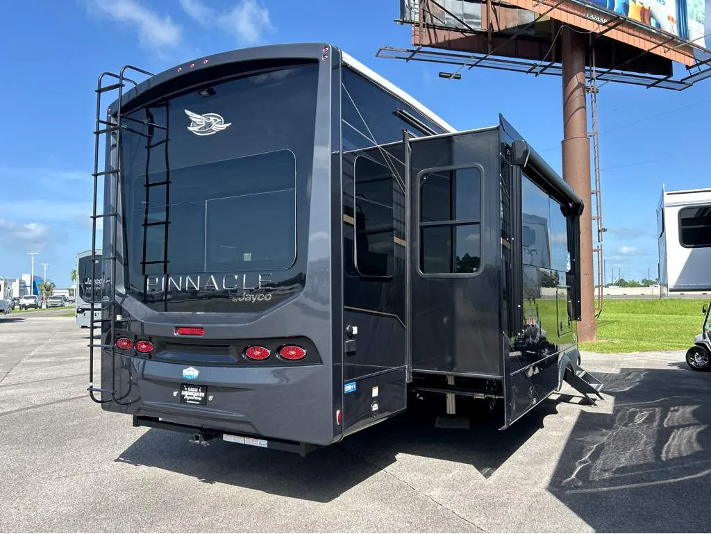 2026 Jayco Pinnacle 36FBTS, Photos photo 4