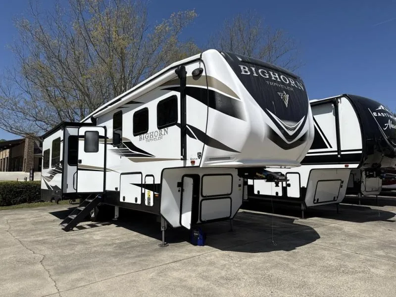 2022 Heartland Bighorn Traveler 32RS - Photo 2
